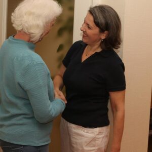 Heilpraktikerin Mihaela Roth in einem Behandlungsgespräch